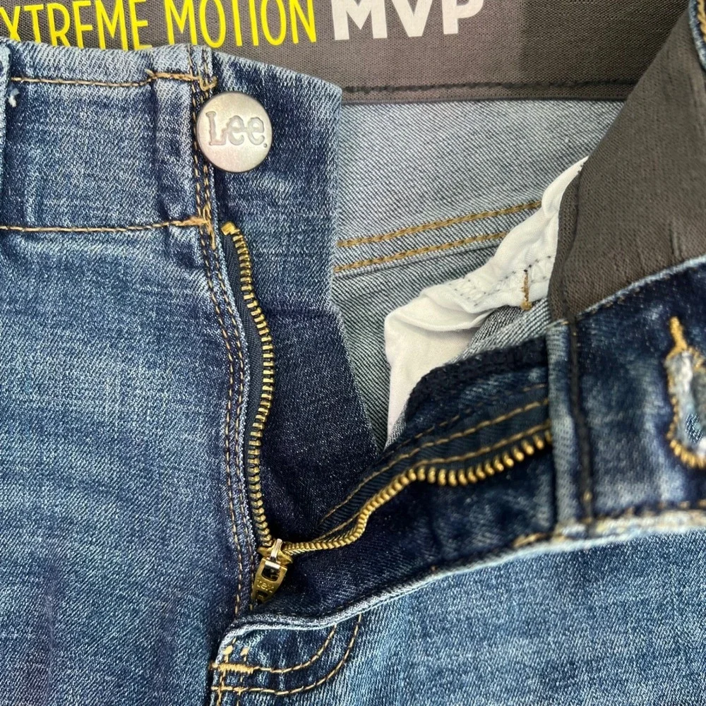 Lee Jeans Mens 28x28 Blue Extreme Motion MVP Straight Tapered Fit Stretch Denim